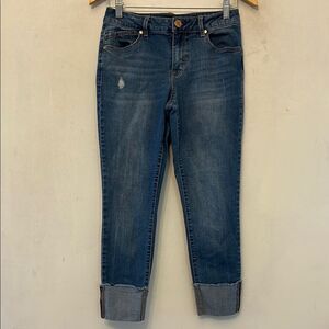 1822 Denim distressed cuffed jeans Taylor fit Size 6 EUC